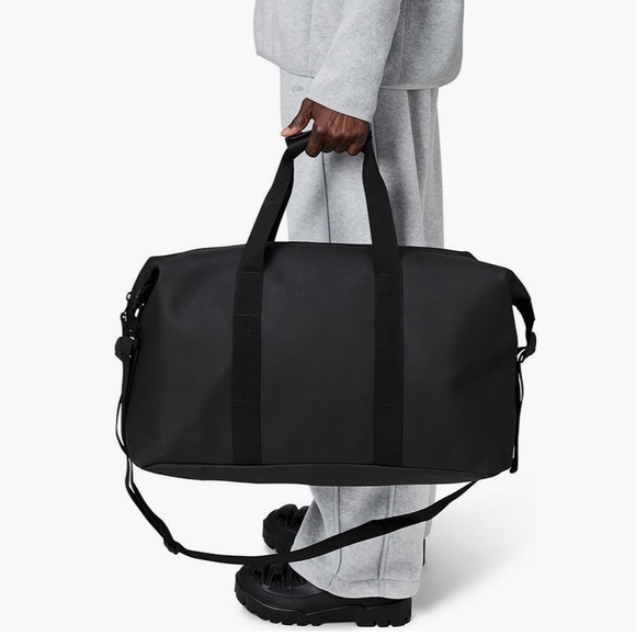 Rains Hilo Weekend Bag Black NWT Waterproof Duffel - Picture 2 of 8